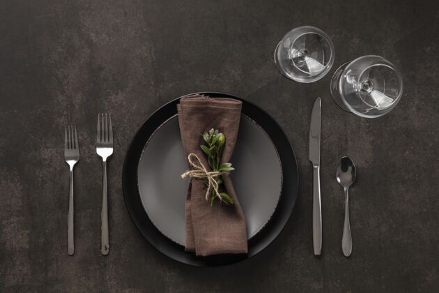 连衣裙植物平铺餐桌搭配餐具盘子桌子