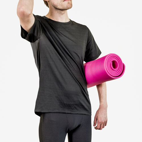瑜伽垫穿黑色运动衫的男士 带粉色瑜伽垫西部运动正面