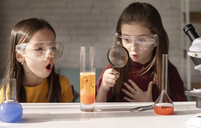 教育戴着护目镜的中枪女孩实验科学科学