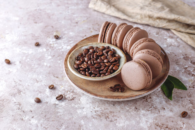 巧克力法式杏仁饼配咖啡豆棕色饼干法国