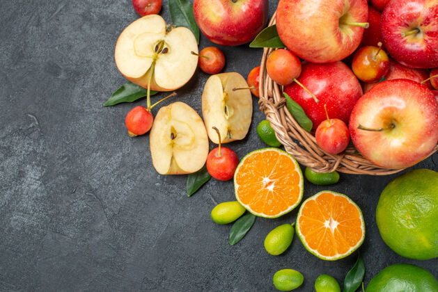 食物顶部特写查看篮子里的水果和浆果苹果和柑橘类水果柑橘顶橙子