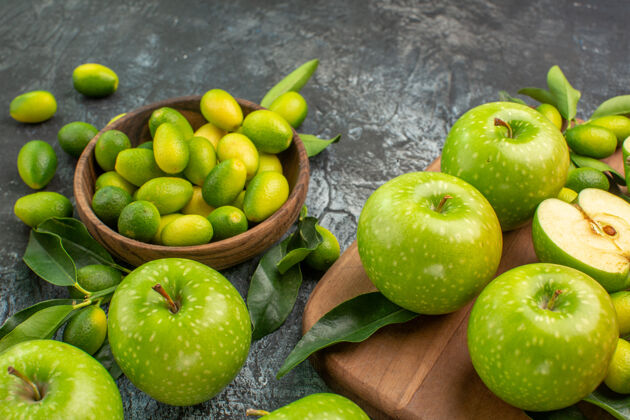健康侧面特写查看苹果开胃的苹果与树叶板柑橘类水果柑橘柠檬壁板