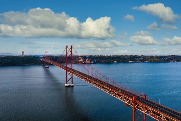 空中里斯本4月25日大桥的空中拍摄欧洲长全景