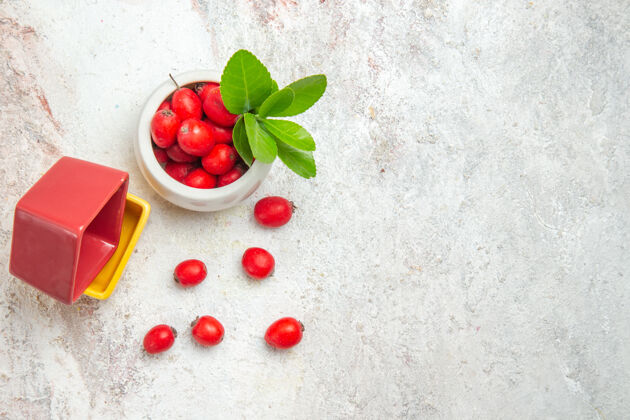 可食用的水果在白色的桌子上俯瞰红色水果浆果红色水果樱桃成熟红色水果