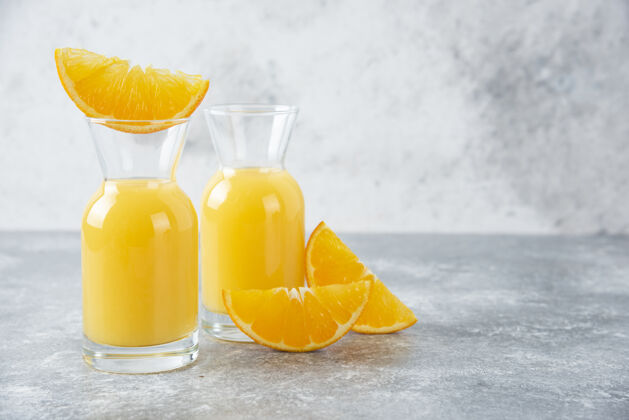 凉一杯果汁加一片橙子多汁美味新鲜