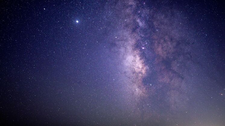 星云蓝黑的天空和星星银河系大自然外太空