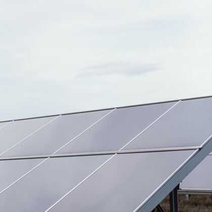 走绿色太阳能电池板与复制空间更新可再生能源可再生资源