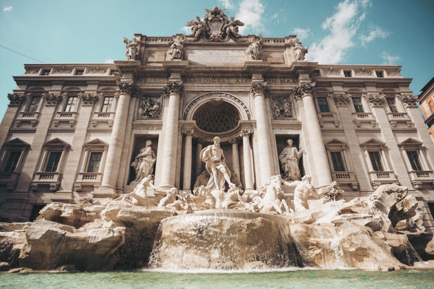 圆柱棕色水泥房子罗马雕像喷泉