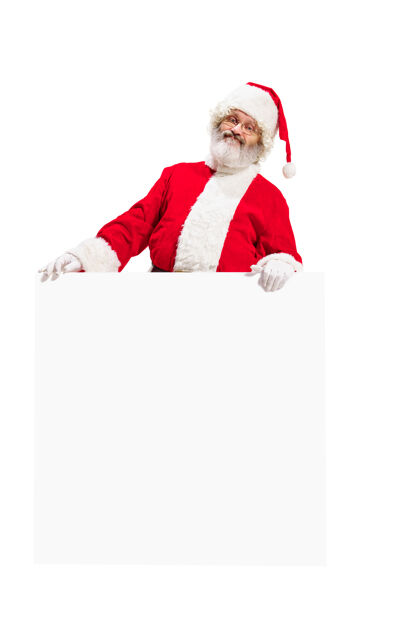 礼物快乐惊喜的圣诞老人指着空白的广告横幅与复制空间空礼物男人