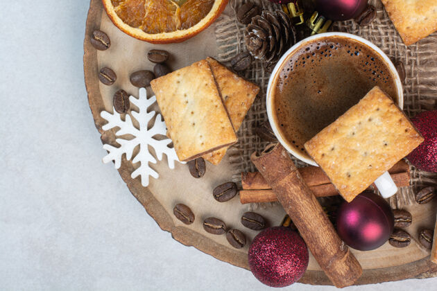豆子饼干与咖啡香气杯木制盘子高品质的照片咖啡面包房水果