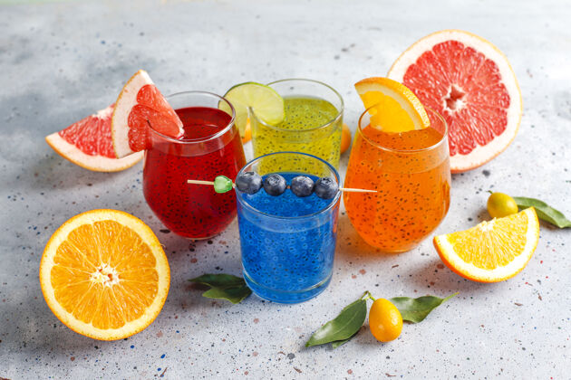 柑橘时尚的热带罗勒籽饮料聚会玻璃杯罗勒