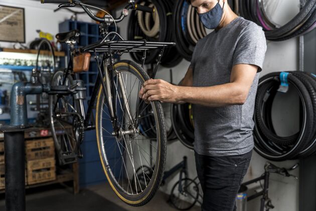 自行车车间自行车创作自行车零件自行车店人