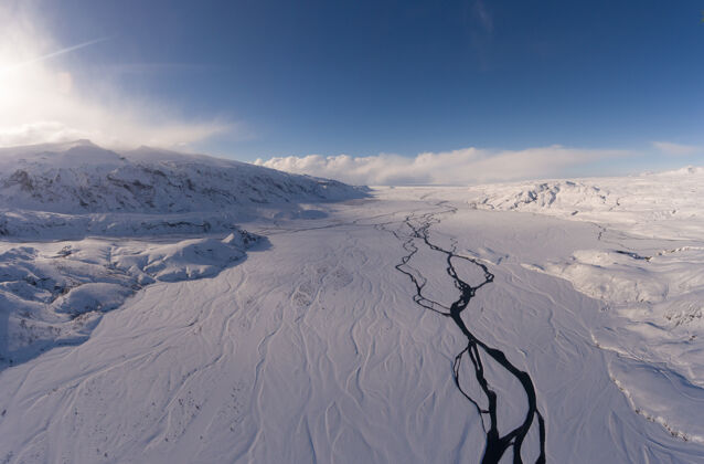雪白天多云的天空下雪山的风景照片冰川户外火山