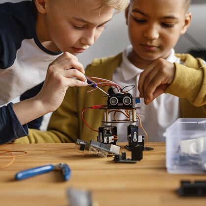 房子儿童制造机器人机器人孩子建筑工具