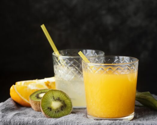 猕猴桃美味的水果和橙汁整理美味新鲜