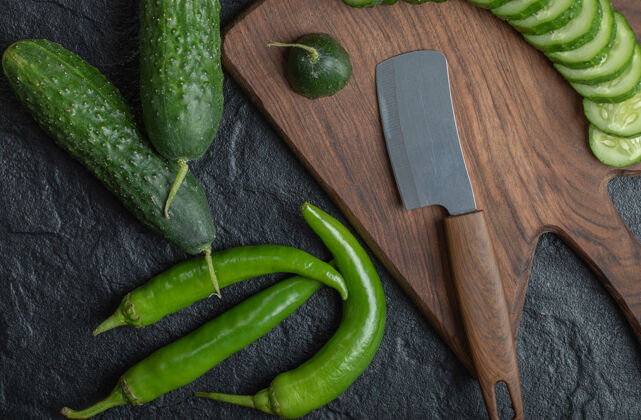 料理黄瓜片和青椒的特写照片高质量的照片新鲜维生素饮食
