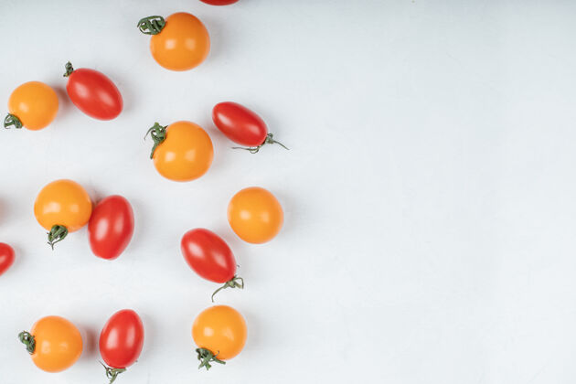 自然彩色有机西红柿白色背景高品质的照片有机食品蔬菜