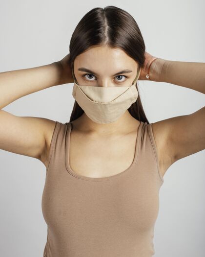 冠状病毒带面具的女性肖像模特保护措施