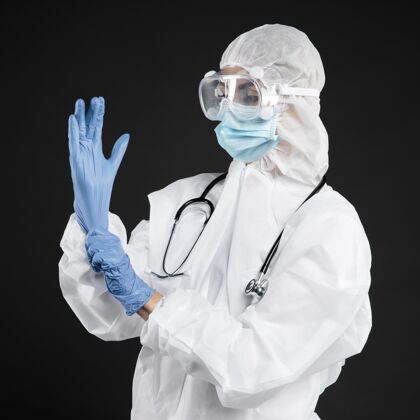 工作女医生戴着大流行医疗器械医疗医生专业