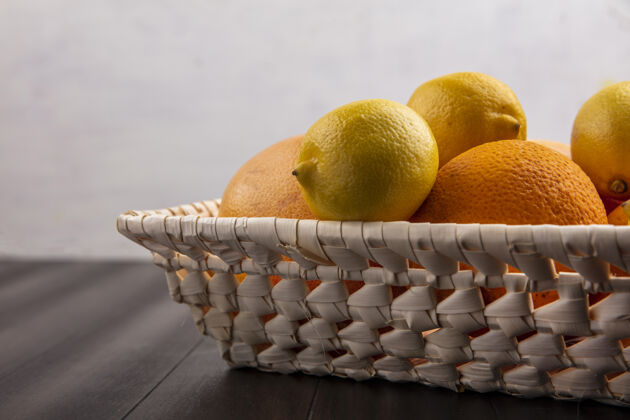篮子侧视图橙子和柠檬和葡萄柚篮子橘子水果柠檬