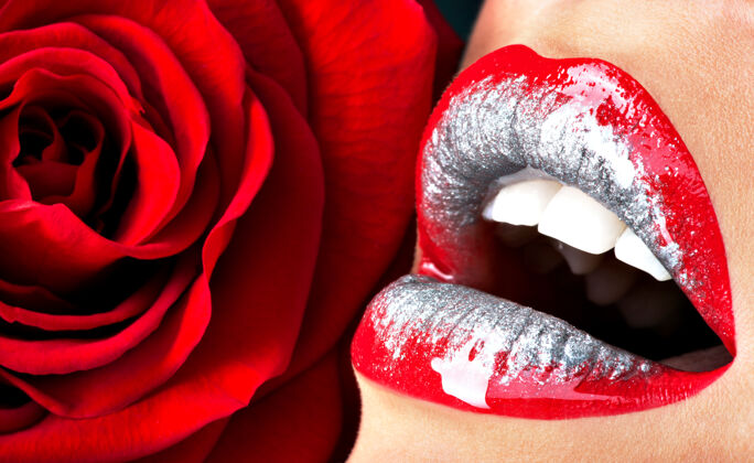 欲望闭上美丽的女性嘴唇与闪亮的红色光泽唇膏和玫瑰光泽模特女性