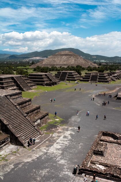 著名在墨西哥的特奥提瓦坎金字塔旅游的人的垂直镜头历史墨西哥古老