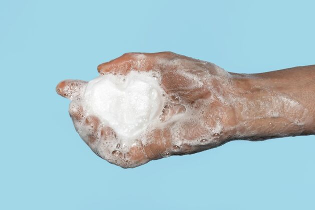 护理用白色肥皂洗手的人预防大流行清洗