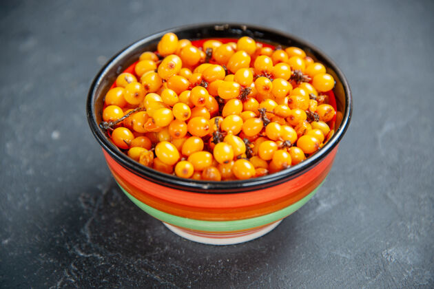 豆类正面图沙棘在碗里暗红色的表面柑橘玉米鹰嘴豆