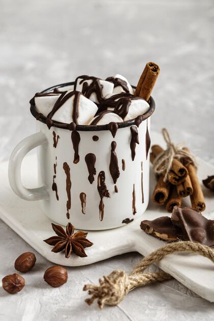 传统近距离观看美味的热巧克力棉花糖美味季节