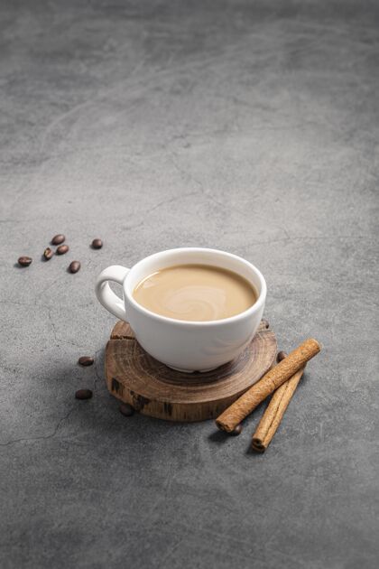 饮料高角度咖啡杯与肉桂棒和复制空间复制空间咖啡咖啡豆