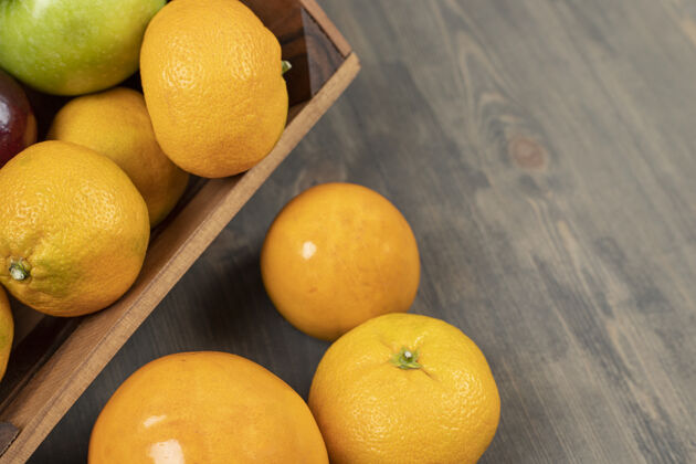 水果木桌上的甜橙或柑橘高品质照片食物餐桌甜的