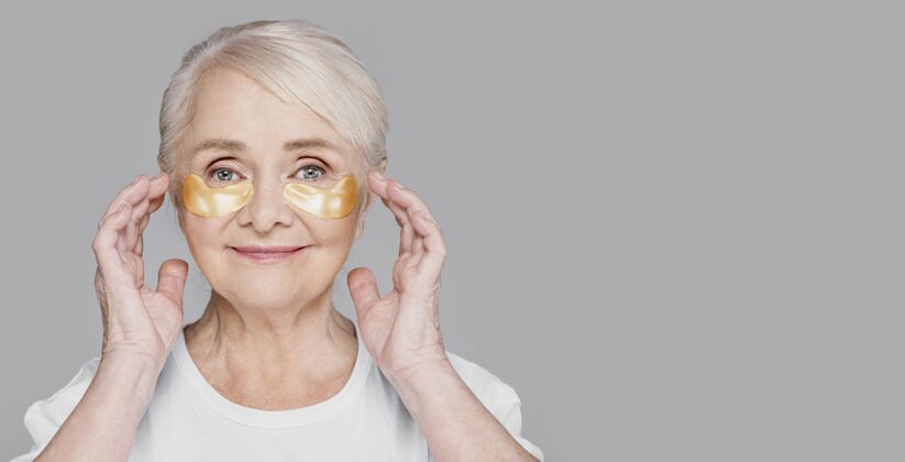 肖像用眼罩特写女人退休人员生活方式文案空间