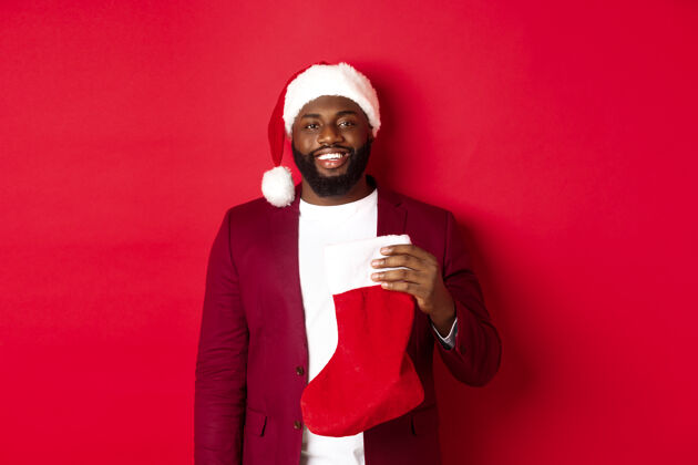 正式英俊的非洲裔美国人庆祝寒假时尚圣诞老人单身