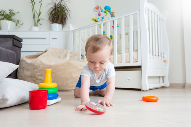 年轻充满活力的可爱幼儿画像孩子人类肖像