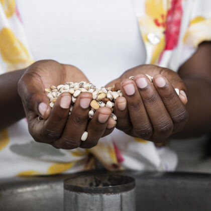 第三世界闭上拿豆子的手豆子生活方式非洲