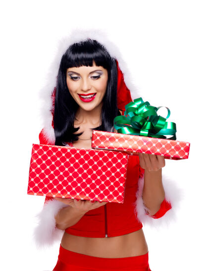礼物照片中美丽的雪女手持圣诞礼盒-孤立的白色给予礼物丝带