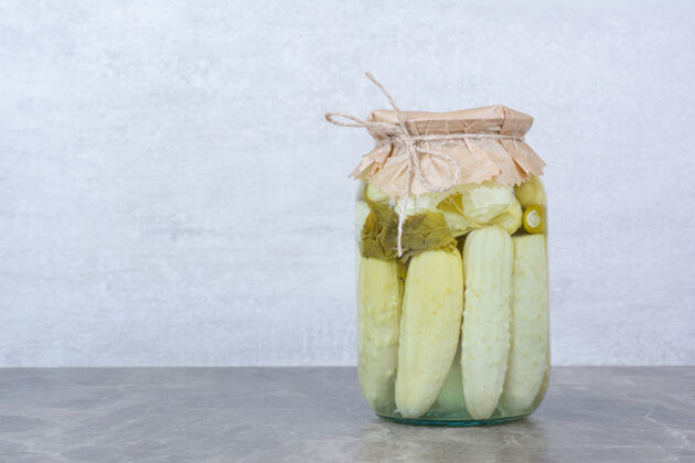 泡菜自制的玻璃罐发酵黄瓜酸的自制小黄瓜