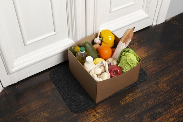 流感垫上蔬菜的高角度盒子运输家庭分娩工作